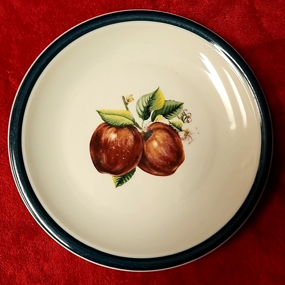 ☆Vintage, Set of 2. Casuals by China Pearl. Salad Plates. Apple Pattern.☆ - Picture 3 of 8